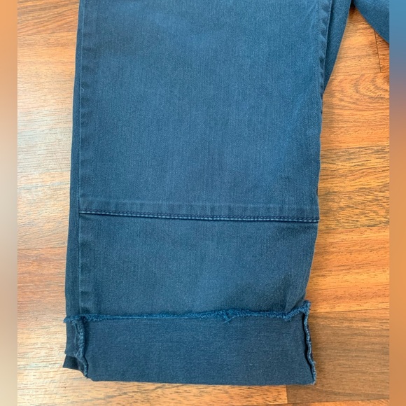 Tommy Hilfiger crop Capri pants or long shorts size 4 dark navy blue EUC! - Picture 2 of 7